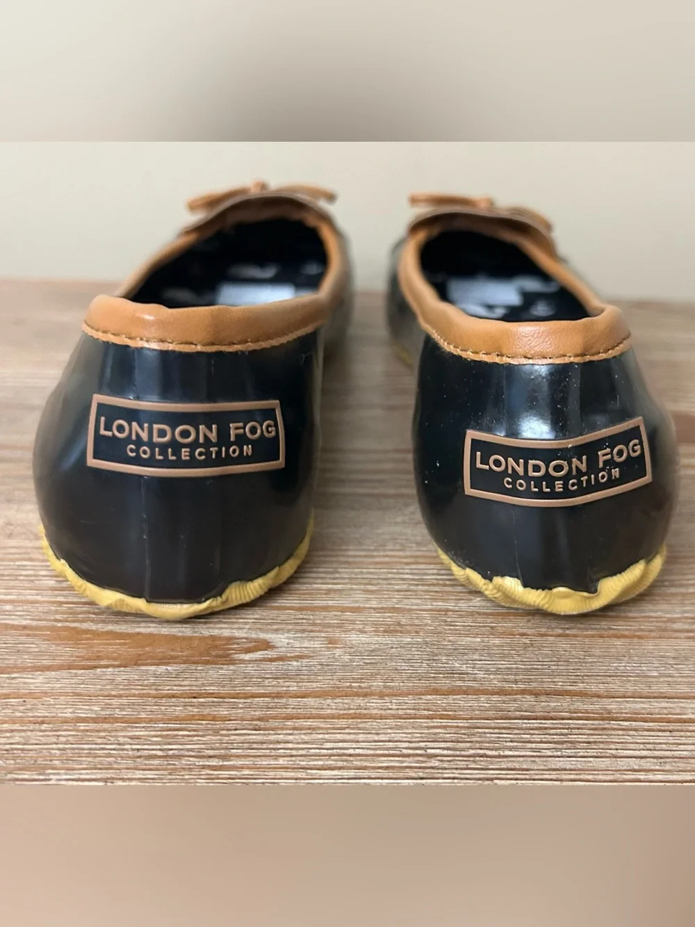 London Fog Webster Duck Shoe Navy and Tan Size 8 Waterproof